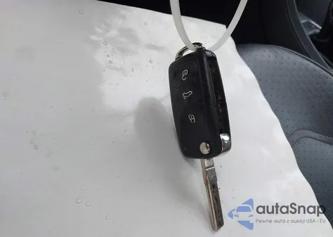 2015 Volkswagen Passat 1.8T Wolfsburg Edition z USA, uszkodzony, nr VIN 1VWAT7A30FC098125